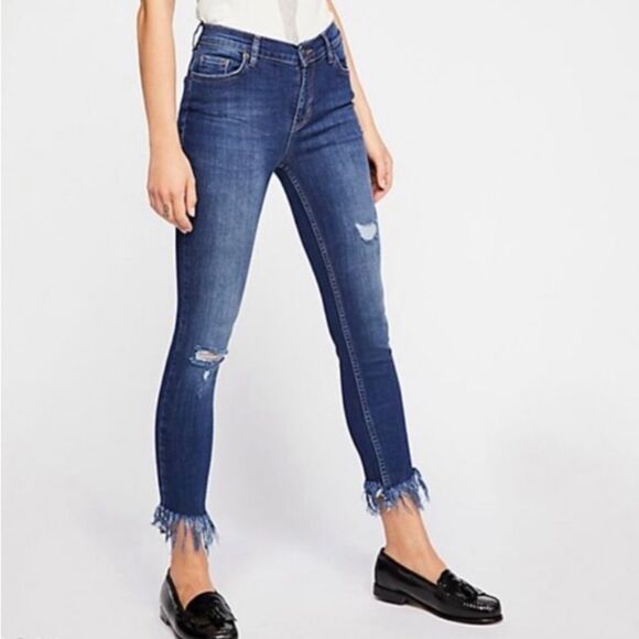 Free People Raw Hem Distressed Jeans Size 26 Women’s Jeans NWT - Picture 1 of 16